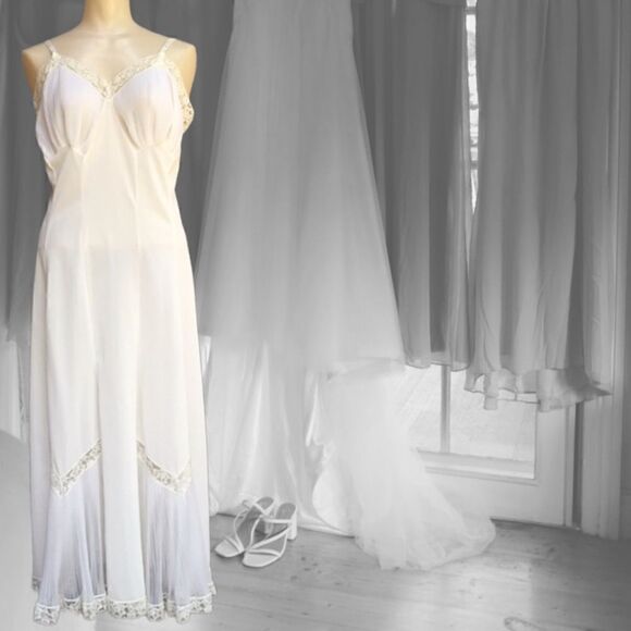 Vintage
Rogers Pleat Chiffon Lace Cutout Trim Full Slip Dress - Picture 8 of 15